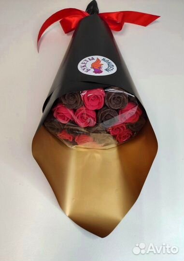 Розы из Белого и Тёмного Шоколада - 19 шт в Букете