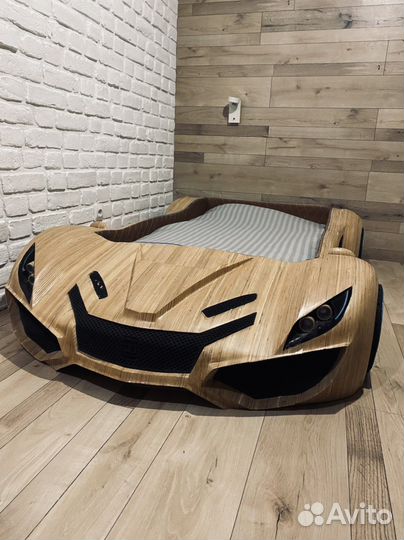 Детская кровать машина