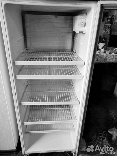 Шкаф холодильный Бирюса 290