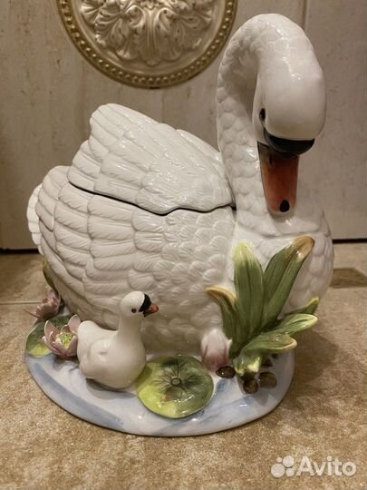 Шкатулка Лебедь фарфор