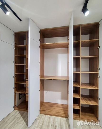 Шкаф в квартиру B 130