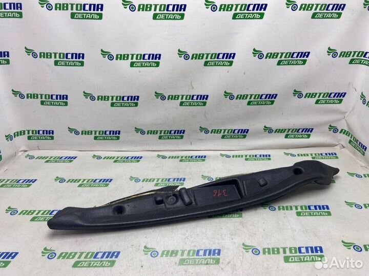 Уплотнитель крыла передний правый Peugeot 208