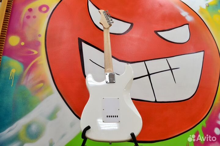 Электрогитара белая Fabio