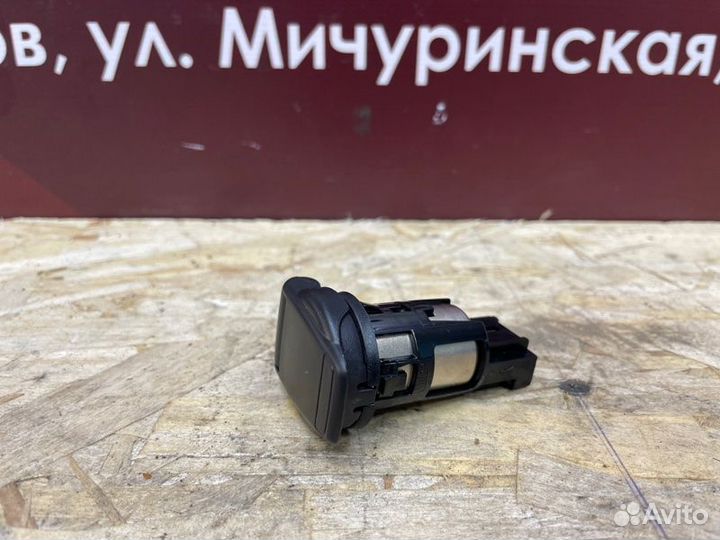 Розетка Renault Logan