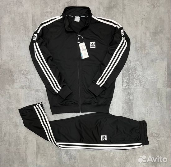 Спортивный мужской костюм adidas