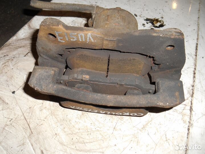 Суппорт передний левый Toyota Corolla E15 E150