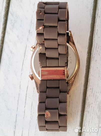 Часы Emporio Armani в удовлетворительном состоянии