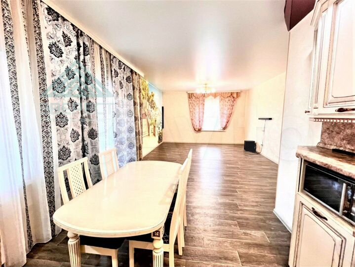 Дом 255,3 м² на участке 13,1 сот.