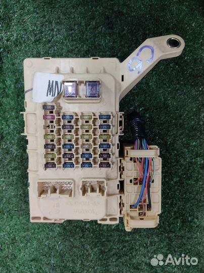 Блок предохранителей салонный Lexus RX300 (MCU15)