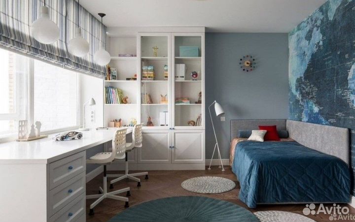 Детская рабочая зона у окна