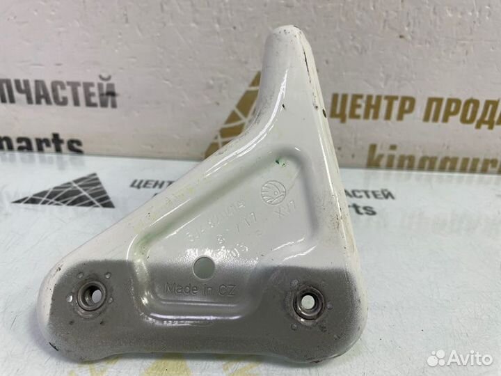 Кронштейн крыла передний левый Skoda Rapid 1 NH3