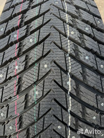Zmax Winternova Stud II 215/45 R17 98T