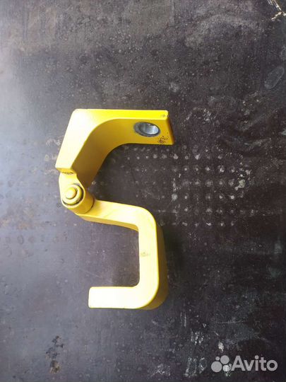 Правая верхняя петля двери Фольксваген Т6