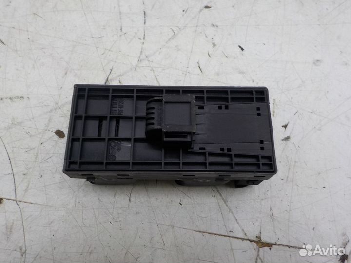 Блок управления стеклоподъемниками Audi Q5 2008