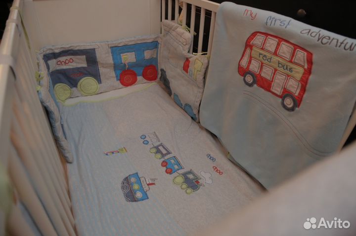 Кроватка с комплектом и дополнениями