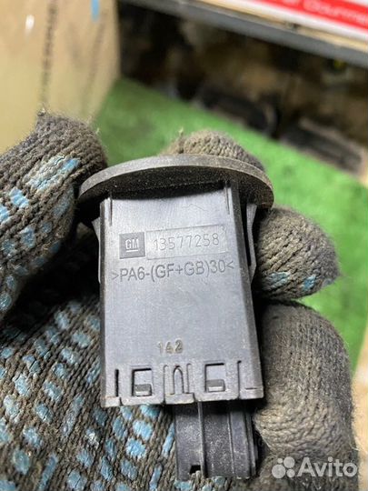 Выключатель airbag Chevrolet Cruze седан F16G3