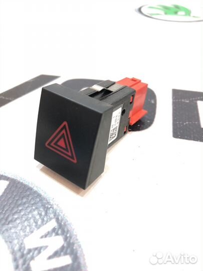 Кнопка аварийного сигнала Skoda Yeti 5L 2012