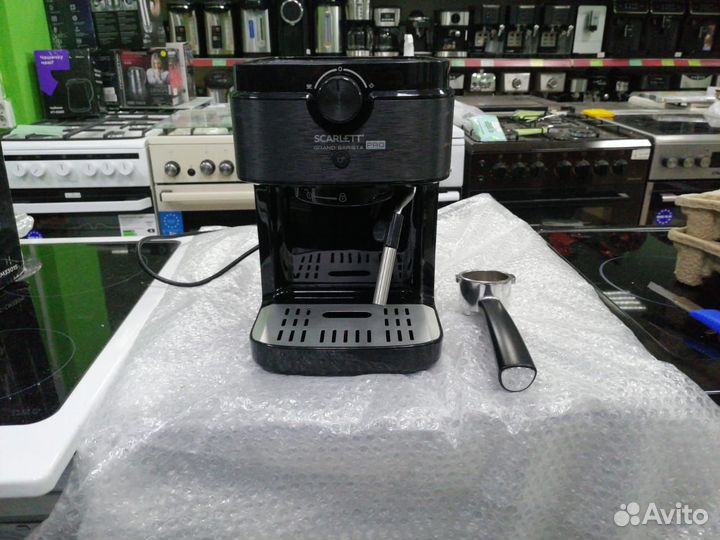 Кофеварка рожкового типа Scarlett SC-CM33015