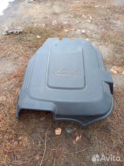 Крышка двигателя tahoe 900