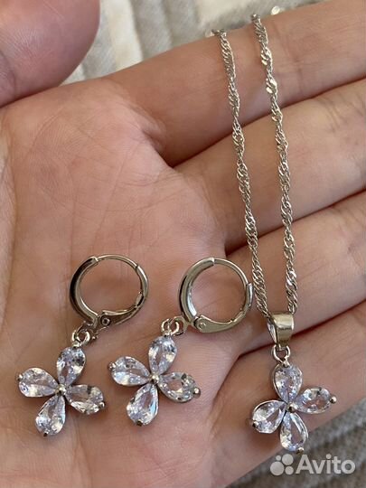 Набор ювелирных украшений серьги колье