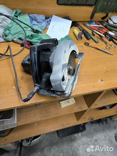 Электро пила black decker 1400W