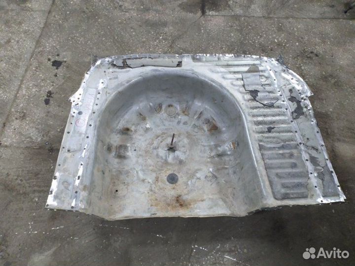 Ванна багажника Toyota Vista SV40-0021075 4S-FE