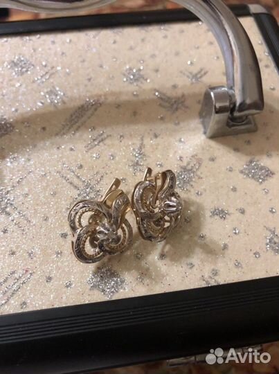 Золотые серьги