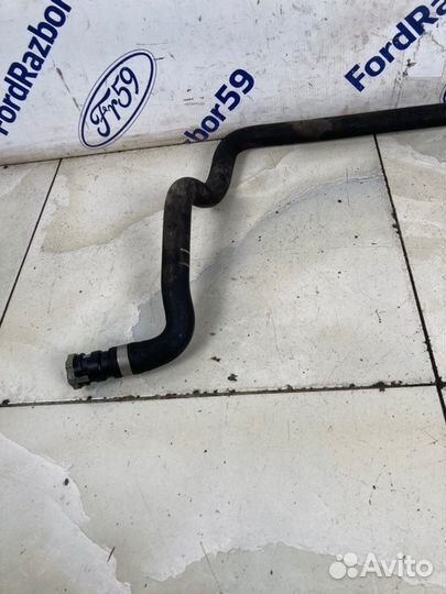 Патрубок системы охлаждения Ford Focus 3 CB8 1.6