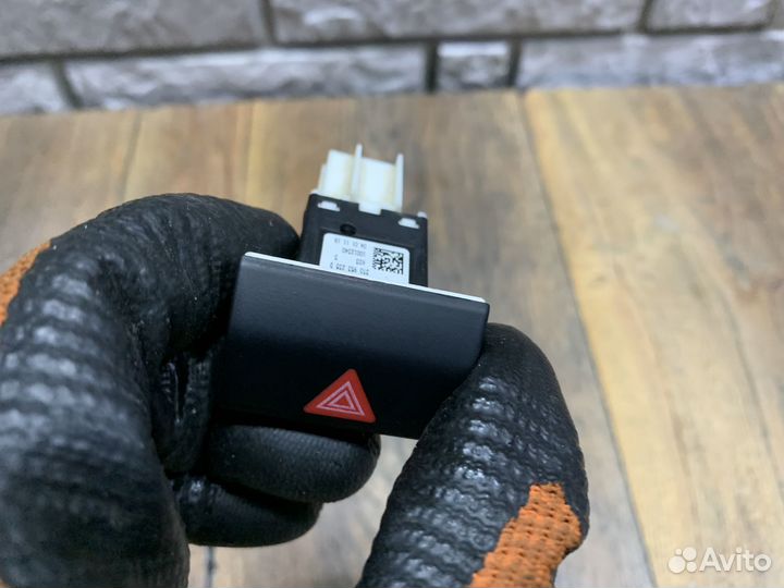 Skoda Superb Кнопка аварийной сигнализации