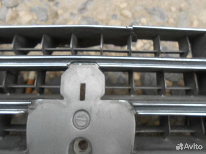 Toyota Crown 141 1993-1995 г решетка радиатора