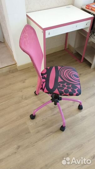 Стул IKEA розовый на колесиках