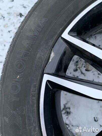 R17 Yokohama BluEarth E70 215/55, PCD 5x114.3 DIA 60.1