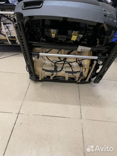 Передние сидения на Wolksvagen Tuareg