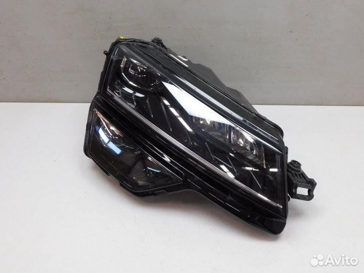 Фара правая Skoda Karoq