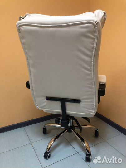 Офисное кресло (геймерское). Кресло для директора