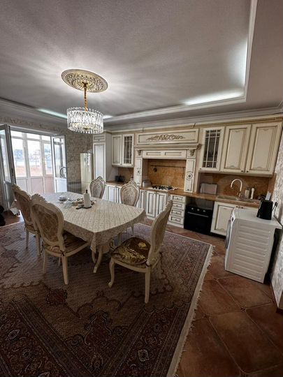 4-к. квартира, 160 м², 3/6 эт.