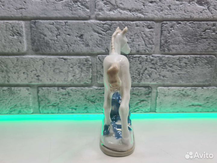 П.7195 Статуэтка Лошадь Жеребенок Гжель