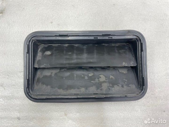 Воздуховод багажника задний правый Toyota Land