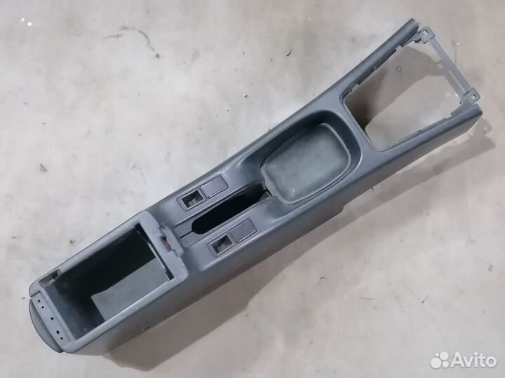 Подлокотник Nissan Primera P11