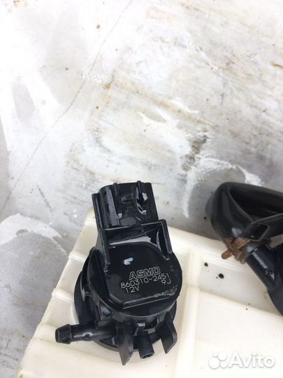 Насос бачка стеклоомывателя Mazda 6 GH