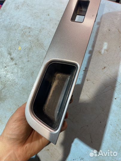 Накладка двери передняя правая Nissan Tiida C11