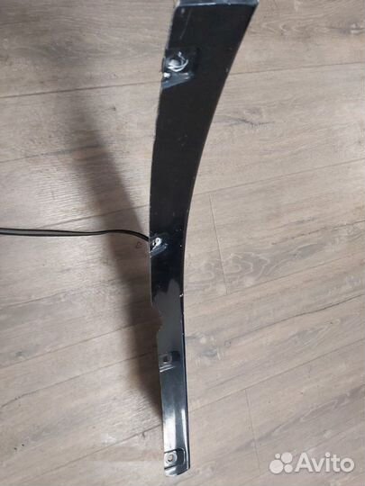 Накладка крыла Mitsubishi Pajero 4 3.2D 2007