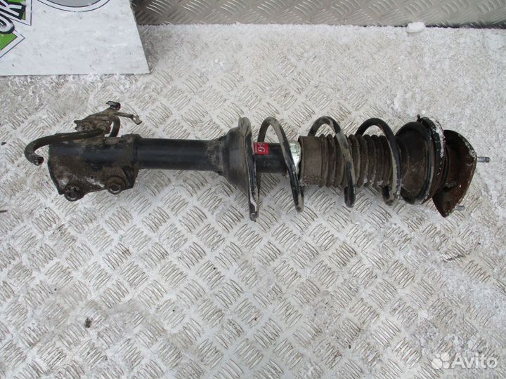 Амортизатор передний KYB Toyota Yaris 2004г