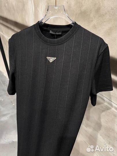 Футболка prada