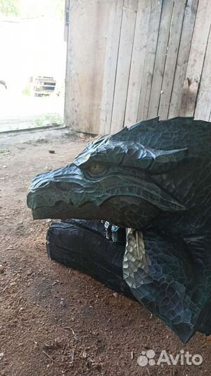 Скульптура-лавка из дерева 