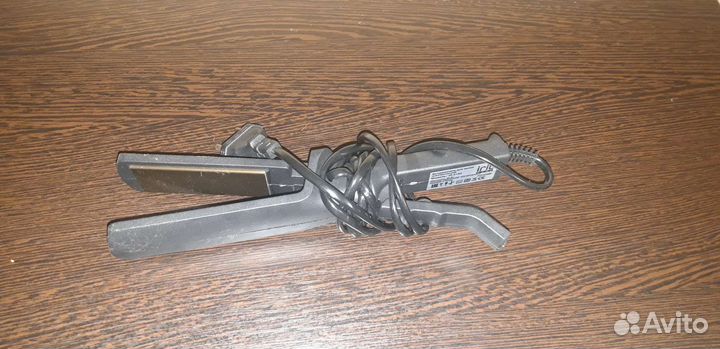 Выпрямитель для волос новый