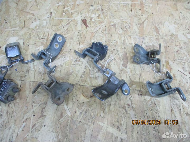 Петля двери Джили Эмгранд EC7