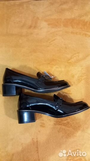 Туфли Лоферы женские 36 размер новые