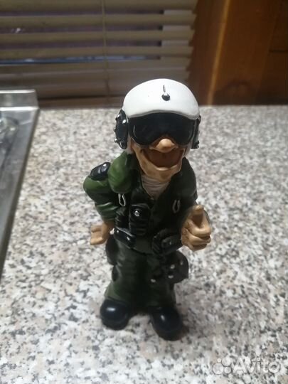 Фигурка пилота лётчика