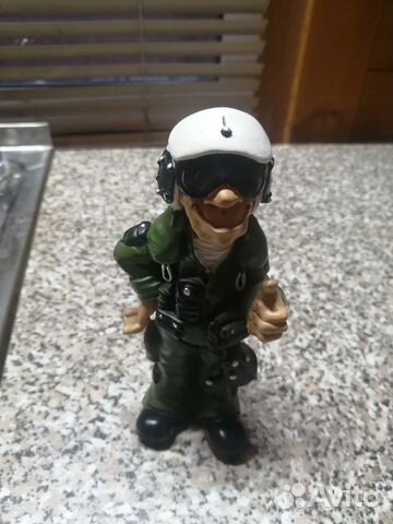 Фигурка пилота лётчика
